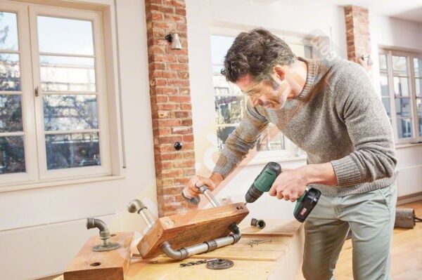 Bosch UniversalImpact 18 Çift Akülü Darbeli Delme Vidalama Makinesi (2 x 1,5Ah)