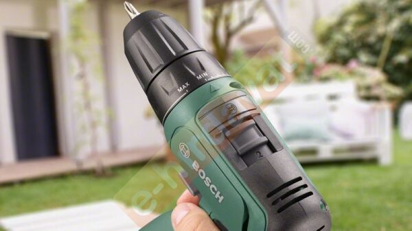 Bosch UniversalDrill 18 Çift Akülü Delme Vidalama Makinesi (2 x 1,5Ah)