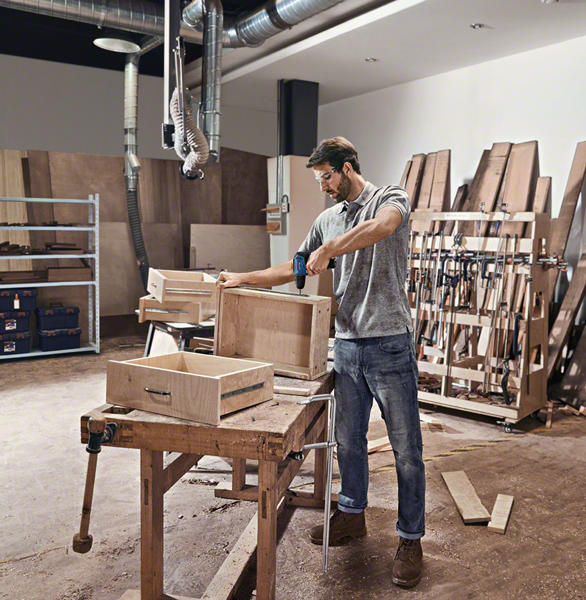 Bosch Professional GSR 12V-30 + 39Parça Vidalama Seti Akülü Delme Vidalama Makinesi