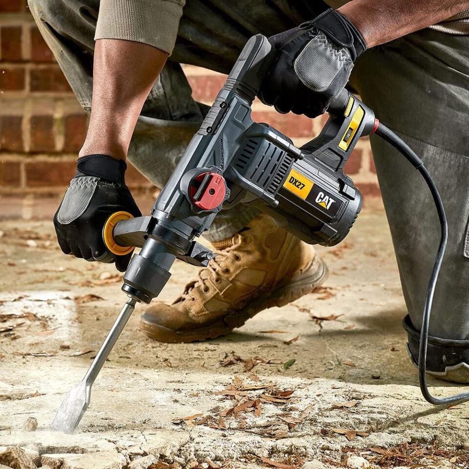CAT DX27SET 1500Watt 5.0J 32MM Profesyonel SDS-Plus Kırıcı/Delici + DA03903 3 Parça Kırıcı Uç Seti