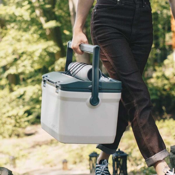 STANLEY Adventure Taşınabilir Kamp Buzluğu 15 Litre (Beyaz)