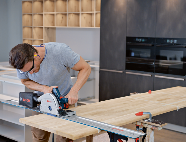 Bosch Profesyonel Seri Bosch Professional GKT 18V-52 GC Akülü daldırmalı testere (Solo)