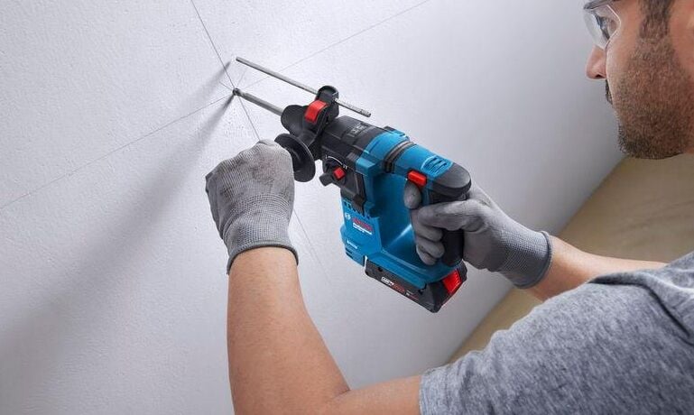 Bosch Gsb 18V-25 + Gbh 18V-18 Akülü Kırıcı Delici ve Darbeli Matkap Kombi Set (1X2.0AH Akü + Gal 18V-20 Şarj Cihazı)