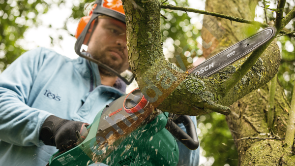 Bosch UniversalChain 40 Zincirli Ağaç Kesme Makinesi