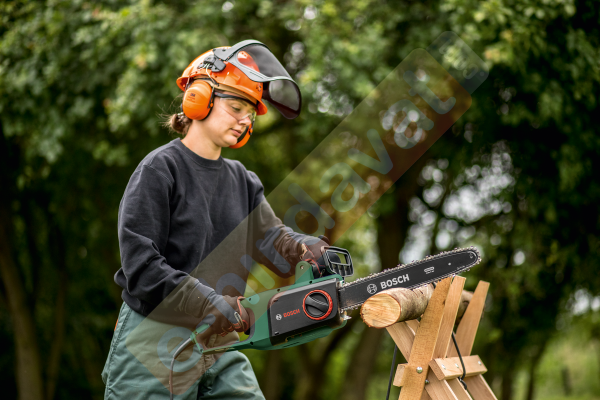 Bosch UniversalChain 40 Zincirli Ağaç Kesme Makinesi