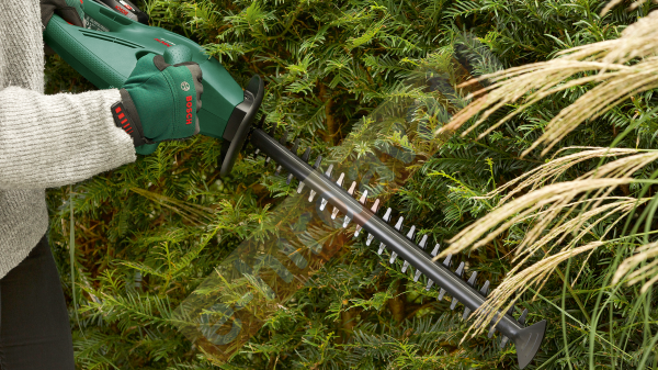 Bosch EasyHedgeCut 18-45 (Klasik Yeşil) Akülü Çit Kesme Makinesi