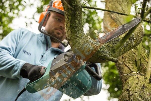 Bosch UniversalChain 40 Zincirli Ağaç Kesme Makinesi