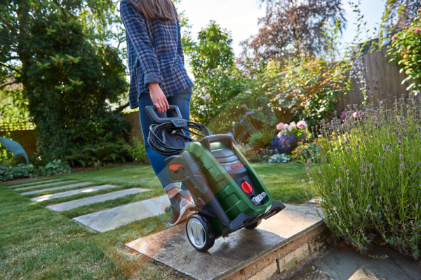 Bosch UniversalAquatak 135 Yüksek Basınçlı Yıkama Makinesi