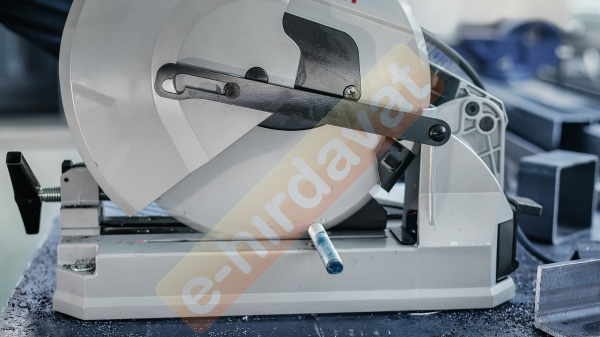BOSCH PRO Steel 305X2.2x25.4 mm 60 Diş Elmas Uçlu Metal Kesme Testeresi