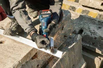 Bosch Profesyonel Seri Bosch Professional GWS 180-LI (Solo) 125 mm Akülü Taşlama Makinesi
